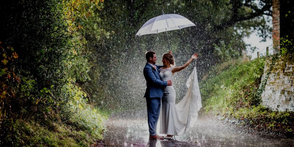 Rainy autumn wedding: 7 tips to avoid disaster
